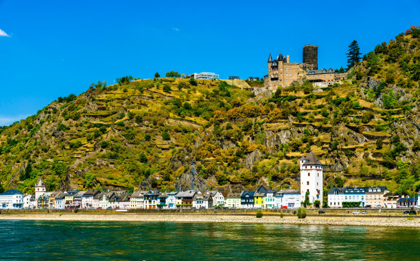 德国莱茵河谷中上游的圣戈尔豪森镇上方的卡茨城堡图片下载