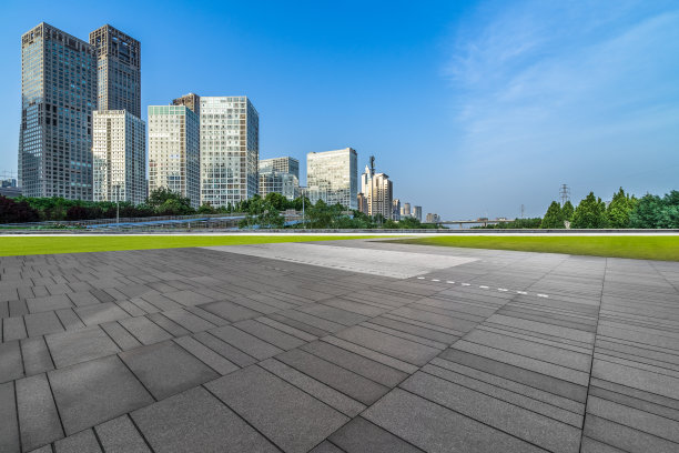 中国北京空无一人的城市广场路和现代商务区办公楼图片下载