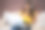 年轻女性在家工作图片下载