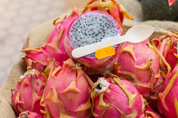 火龙果(火龙果)在梅尔卡多中央在瓦伦西亚，西班牙图片下载