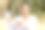模拟手机屏幕，微笑和肖像黑人妇女指向营销或广告内容。户外，技术和人点与幸福和在线移动与模糊背景图片下载