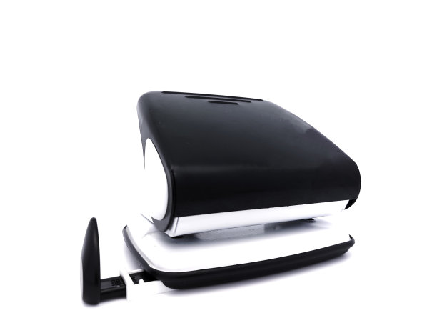 黑白打孔机，孤立在白色背景上。图片下载