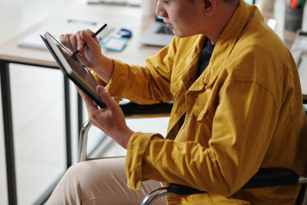 创意设计师素描图片下载