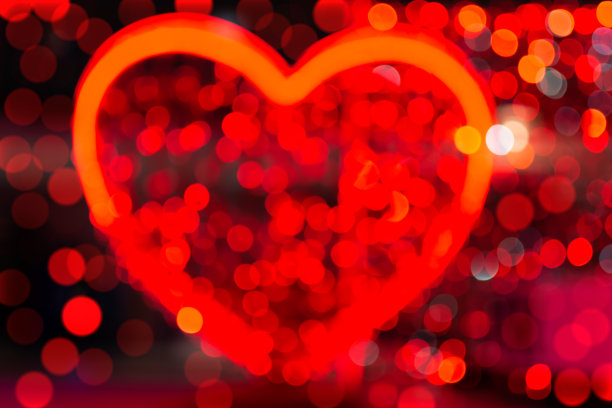 心形的红色散焦光图片下载