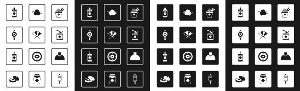 将亚洲面条放在传统的纸扇碗里图片下载