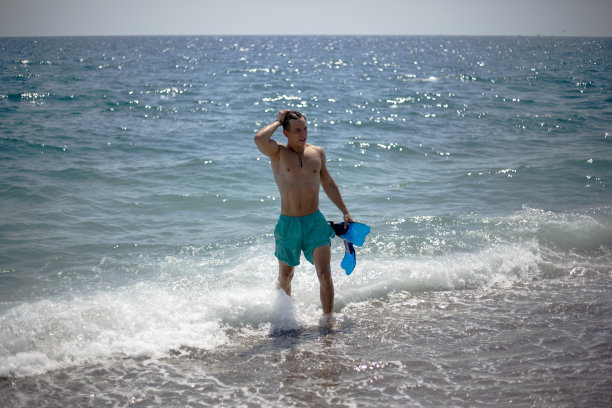 人类离开大海图片下载