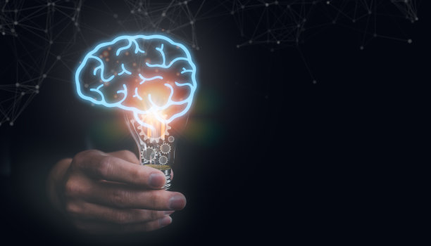 想法和创意概念。人拿着灯泡与虚拟大脑和齿轮图标，想法，创新和灵感的概念图片下载