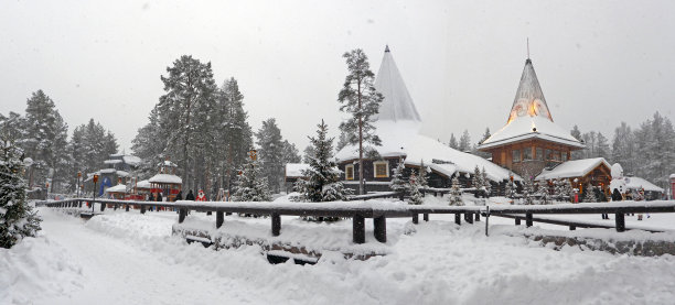 芬兰罗瓦涅米的圣诞老人村全景图片下载