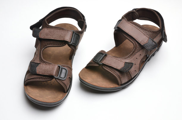 白色背景的男孩童鞋图片下载