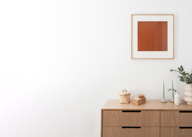 卧室的木架子上的家庭装饰，具有现代的内饰图片下载