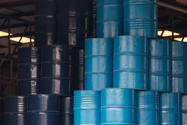 蓝色化学金属容器。油金属钢桶。图片下载