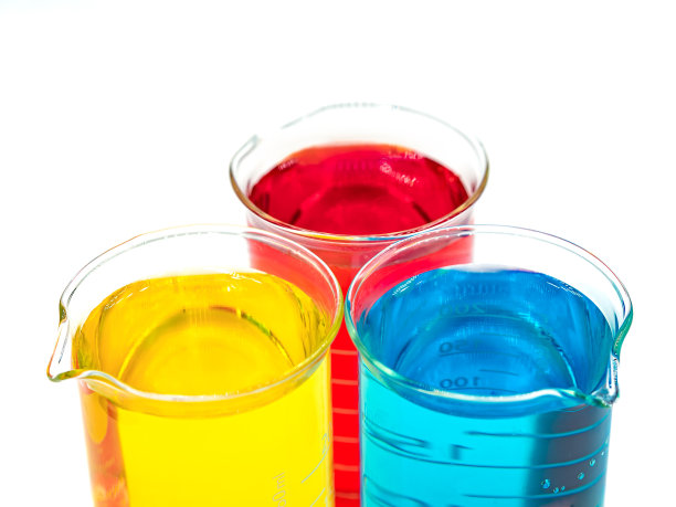 白色背景的玻璃化学。有选择性的重点图片下载