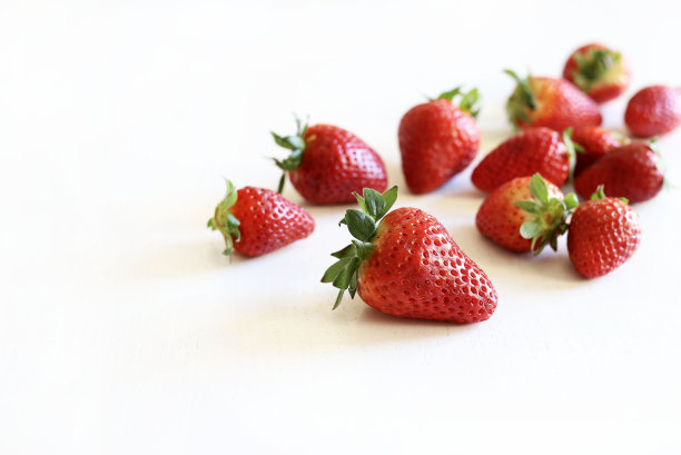 新鲜有机草莓。图片下载