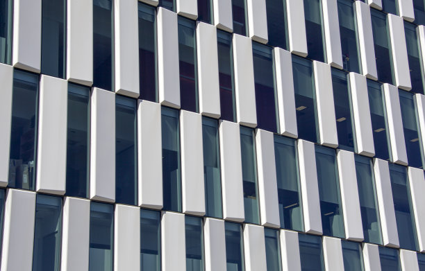 惠灵顿市中心摩天大楼狭窄的窗户图片下载