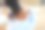 黑人女性，颈部疼痛和疲劳在办公桌拉伸或按摩时疲劳或精疲力竭。员工或业务人员的身体解剖或健康问题或脊椎损伤事故图片下载