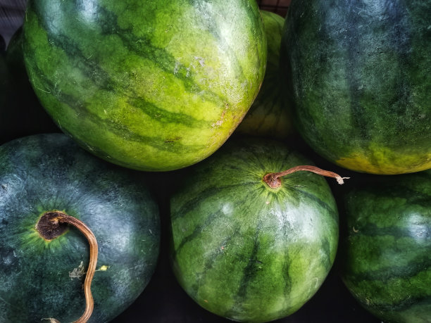 市场上的西瓜图片下载