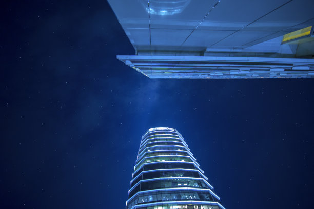两座以夜空为背景的高层建筑图片下载