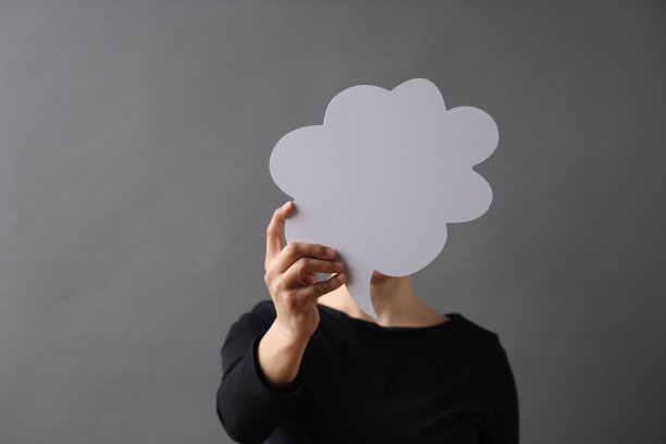 手握空白语音泡泡图片下载