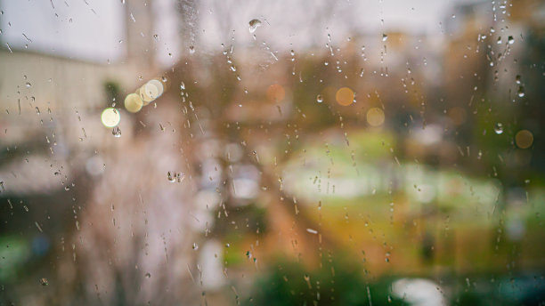 被水打湿的窗户图片下载