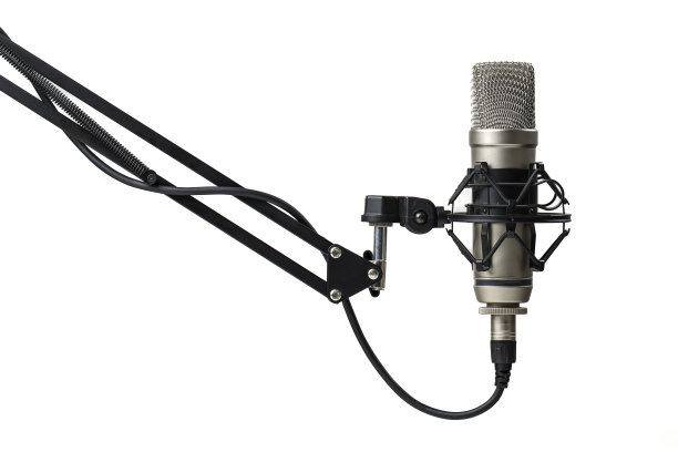 专业麦克风播客站在前面的白色背景图片下载