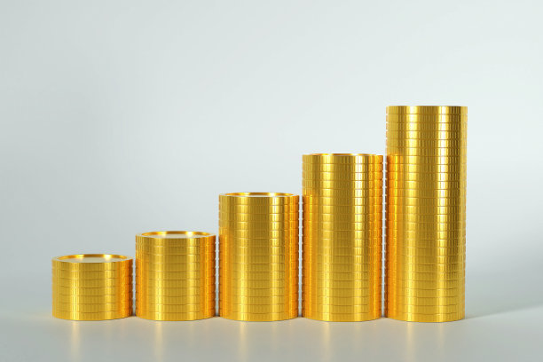 白色背景上成堆的金币图片下载