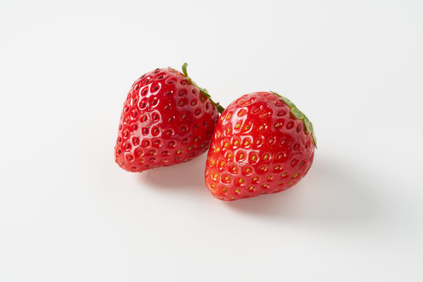 白底日式草莓图片下载