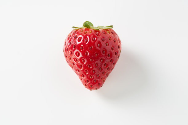 白底日式草莓图片下载
