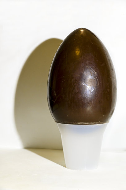 带阴影的巧克力蛋图片下载