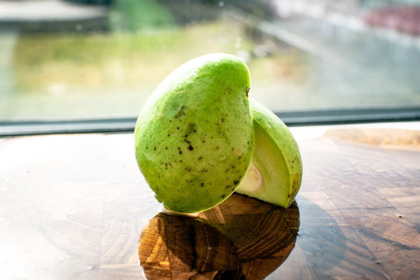 绿芒果或小芒果是一种小而圆的芒果，颜色呈翠绿色。图片下载