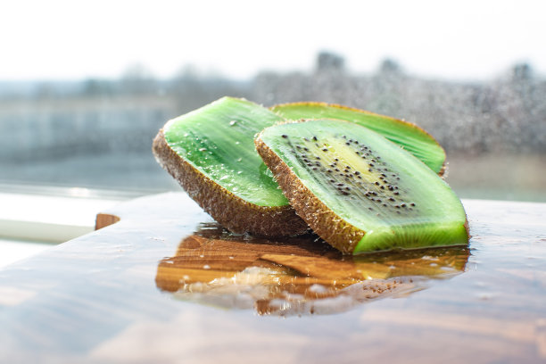 猕猴桃的特写，它充满活力的绿色。图片下载