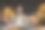一位安详的男性办公室员工坐在办公桌前，放松，做瑜伽，练习冥想，以减轻压力，缓解疲劳，在家里的办公室感受到工作场所的内在平衡图片下载
