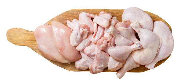新鲜的鸡肉放在白色背景的木板上图片下载