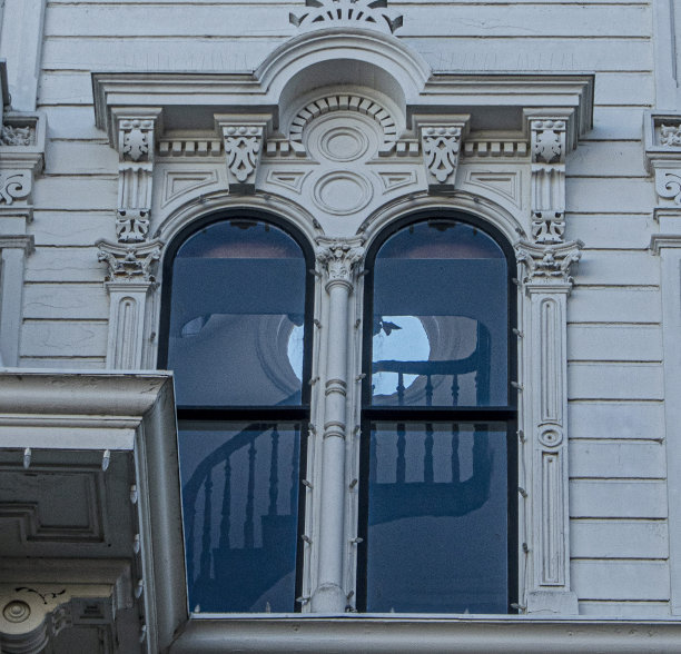 维多利亚建筑之窗。图片下载