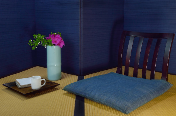 家庭装饰与粉红色杜鹃花图片下载