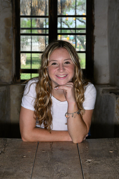 可爱的女孩高中高年级照片图片下载