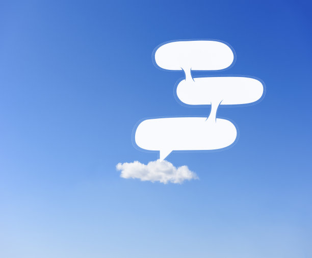 蓝天背景下的对话气泡图片下载