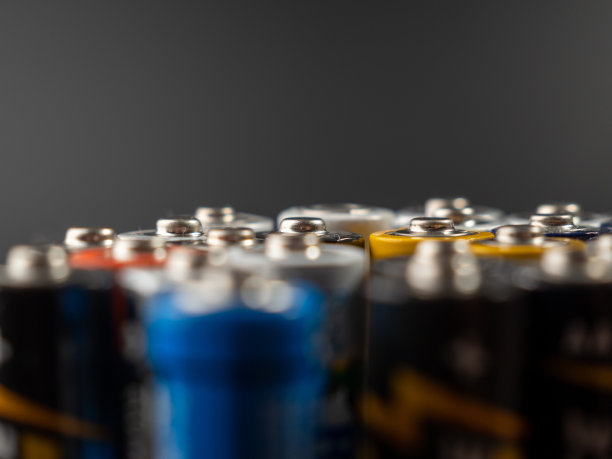 电池是碱性的。有选择性的重点。能源的概念及其使用。图片下载