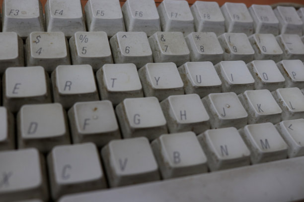 键盘已经磨损的照片图片下载