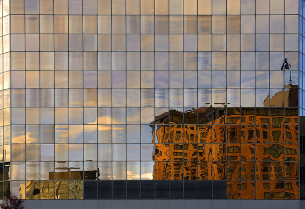 抽象绘画在玻璃幕墙，背景。图片下载