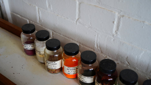 实验室化学品的特写图片下载