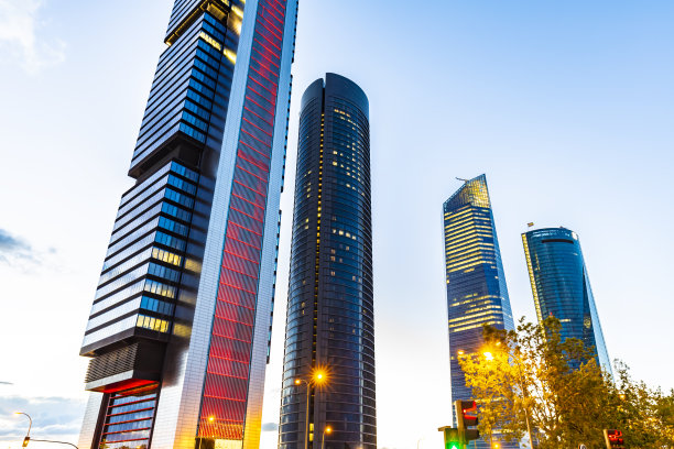 马德里的四座摩天大楼图片下载