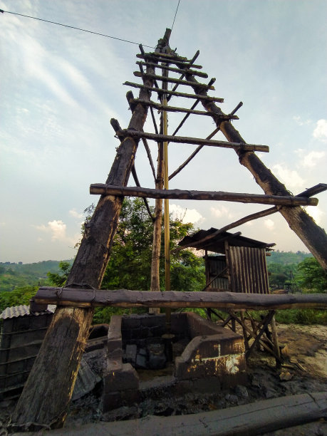 传统的石油开采工具图片下载