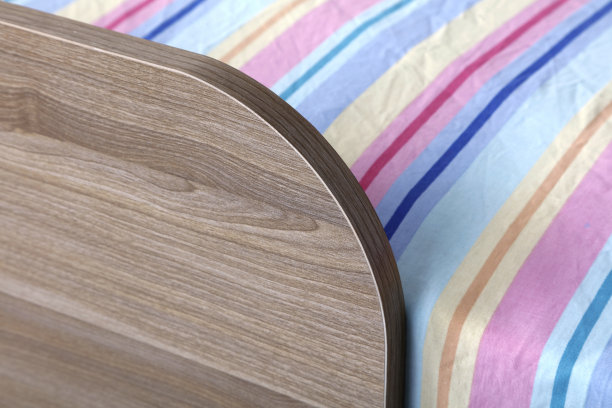 床上的婴儿图片下载