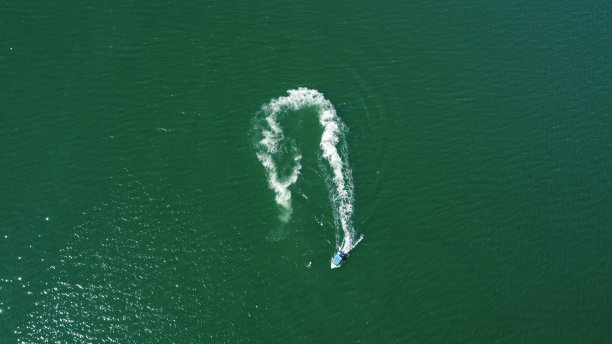 准备滑水图片下载