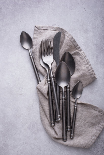 制作陶瓷盘子、碗和杯子图片下载