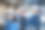 管理人员指导工厂工人提高效率图片下载