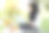 亚洲年轻的穆斯林妇女戴着头巾使用笔记本电脑与快乐和微笑坐在野餐公园在假日周末图片下载