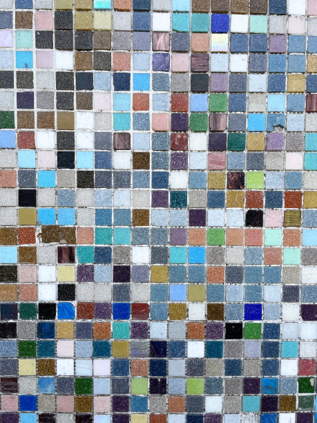 游泳池里的小的，闪闪发光的，多色的方形马赛克瓷砖，白色注浆，壁纸背景，重点在前景图片下载