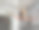 一个年轻女孩在钢管舞工作室锻炼图片下载