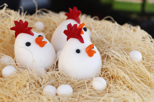 有趣的复活节杏仁糖小鸡蛋糕甜点图片下载